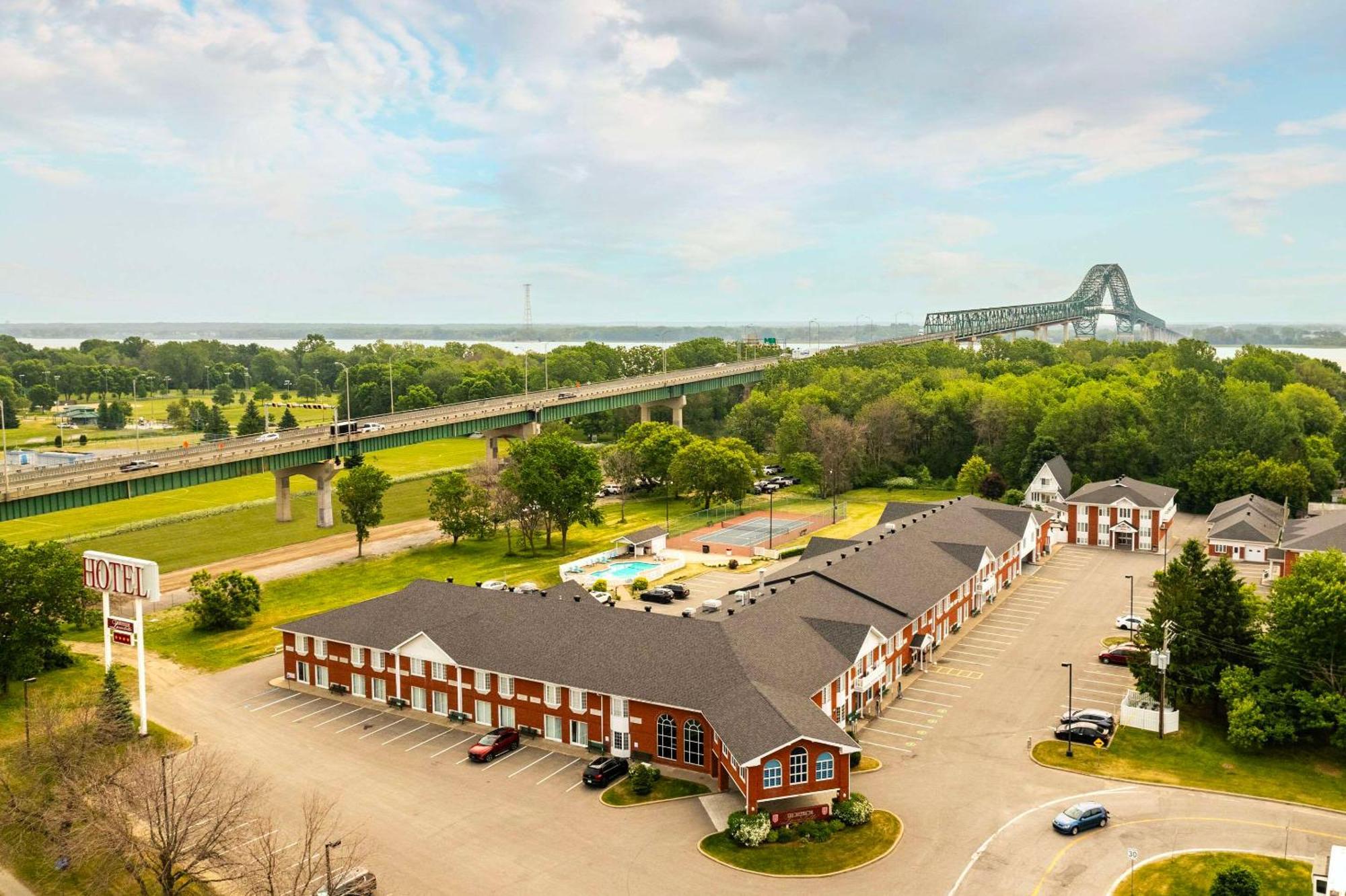 Les Suites De Laviolette Ascend Hotel Collection Trois-Rivières Exterior foto
